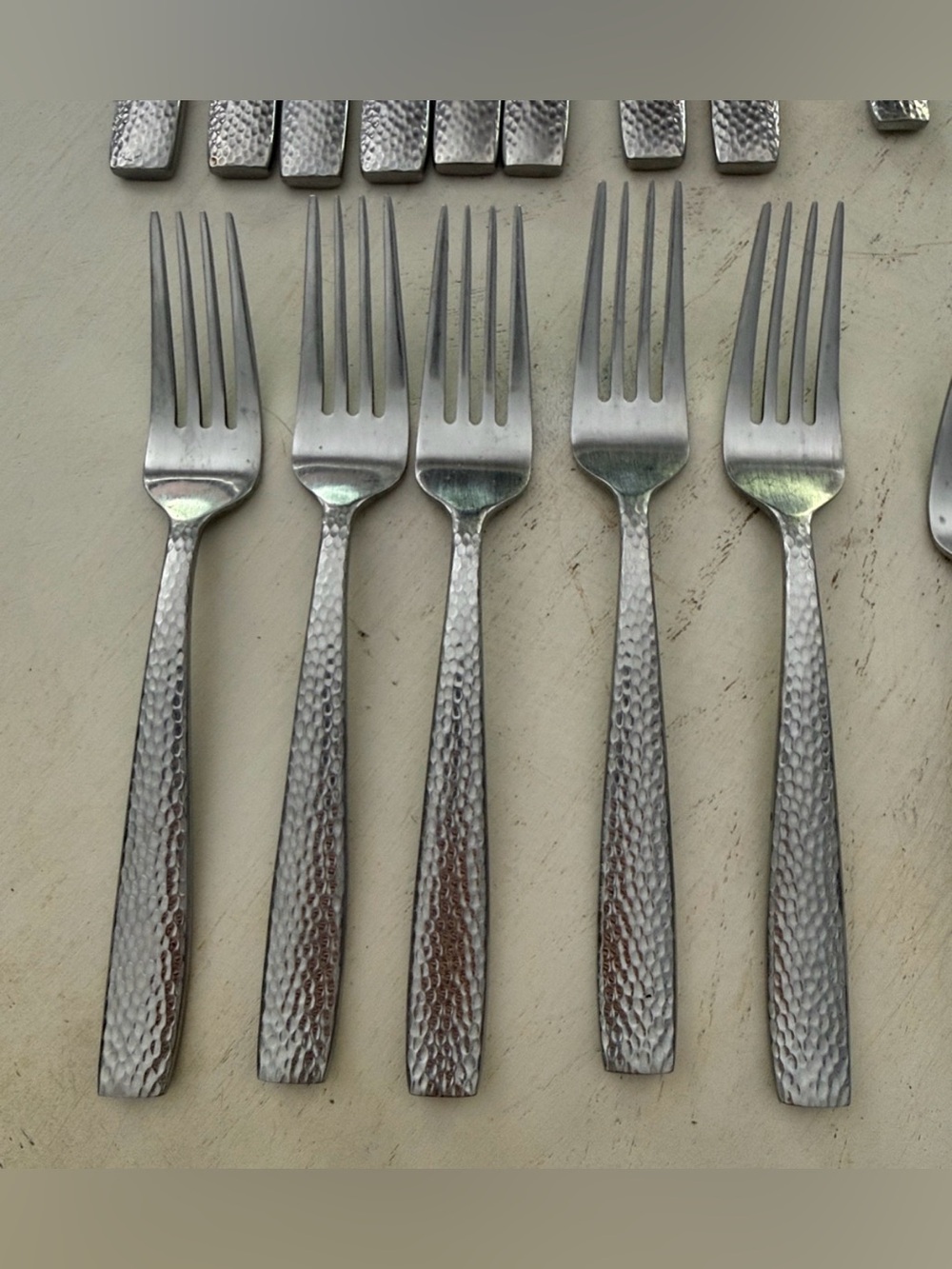 Oneida Illuma hammered metal flatware dinner forks (5)